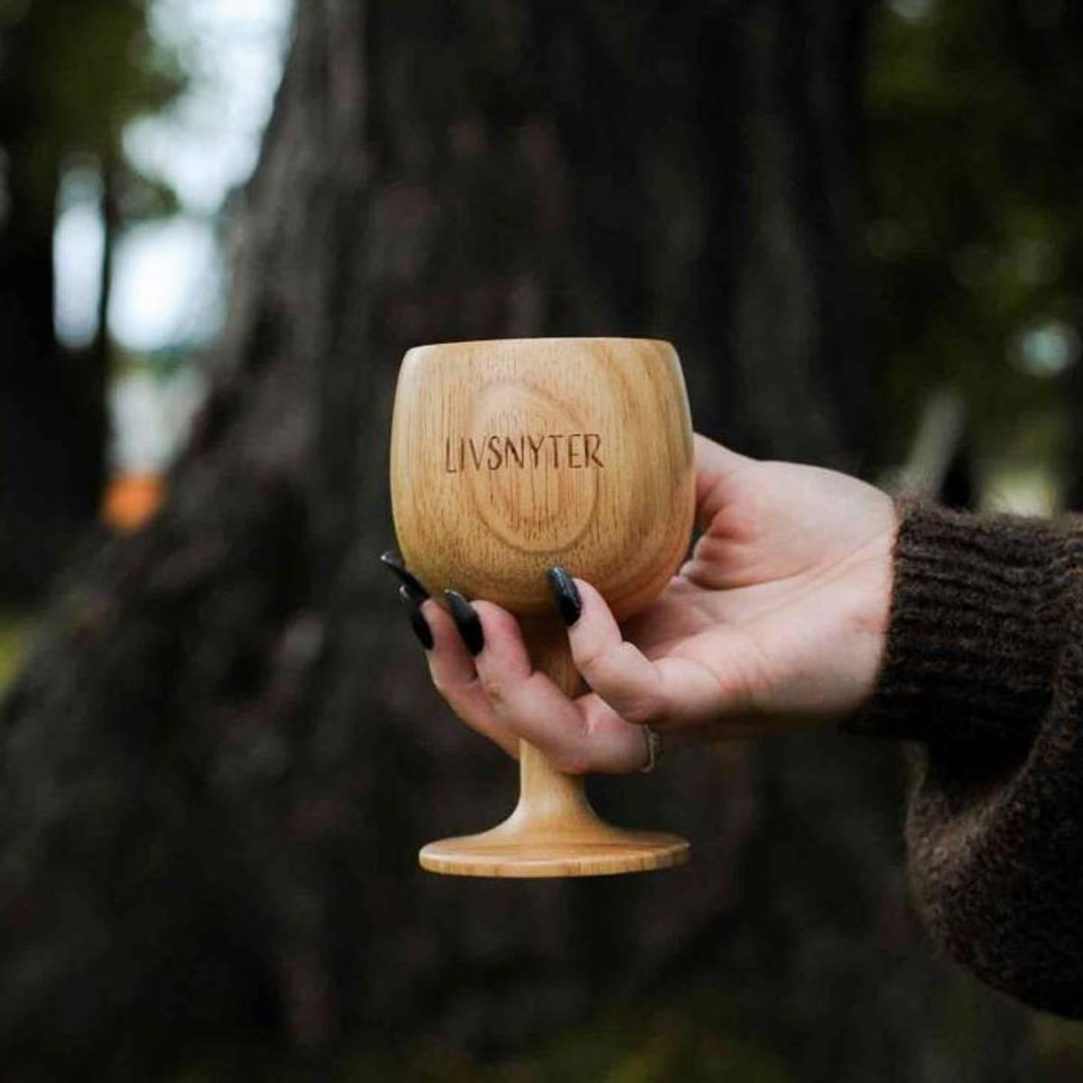 Vinglass av tre, Livsnyter